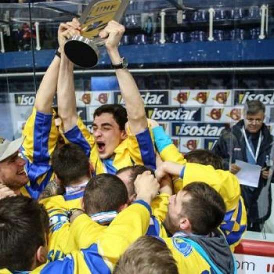 Награждение сборной Украины – чемпиона мира в Дивизионе IВ